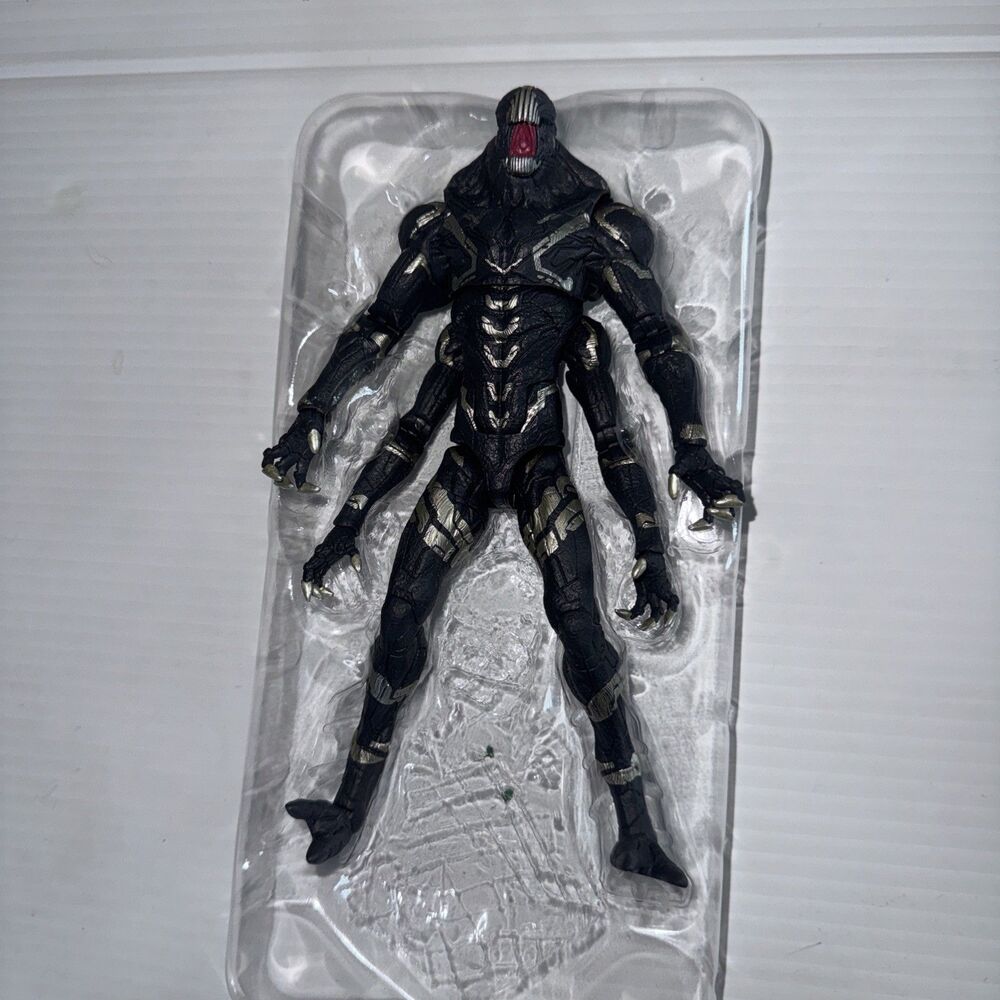 Marvel Legends Avengers Infinity War Outrider Loose Complete
